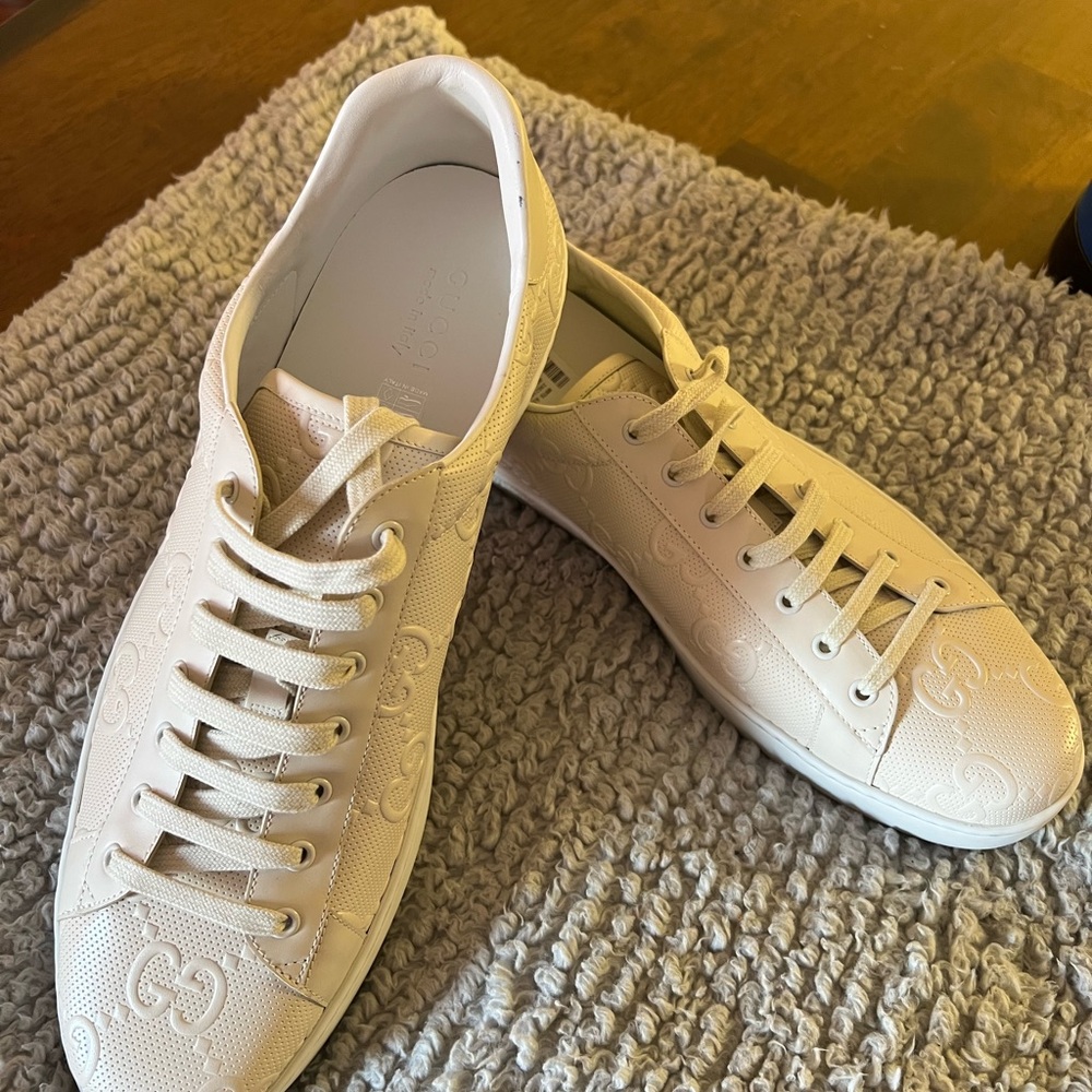 Gucci Cream Embossed Logo Sneakers